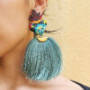 Arete milagrito pompón verde seco - Image 6