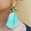 Aretes sagradita pompón turquesa - Image 5