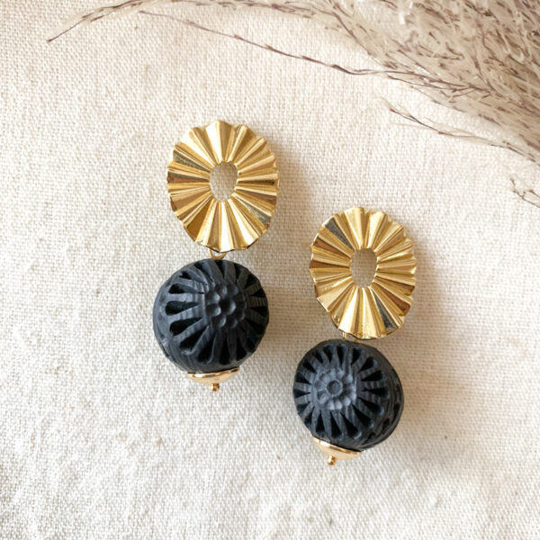 Aretes sol barro negro