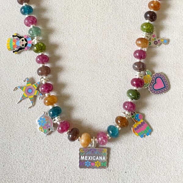 Gargantilla divertida